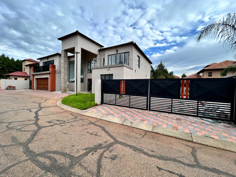 5 Bedroom Property for Sale in Melodie North West